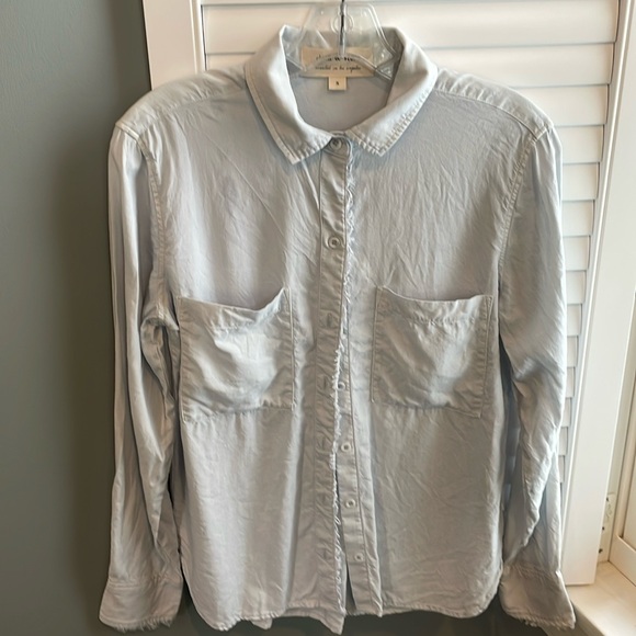 cloth & stone Tops - Cloth & Stone denim button down